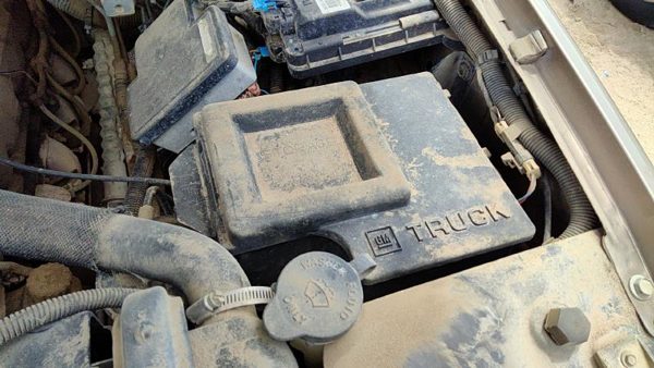 96-97 Silverado 2500 Engine Compartment Box Housing With Lid Oem Storage 7.4L — photo 4