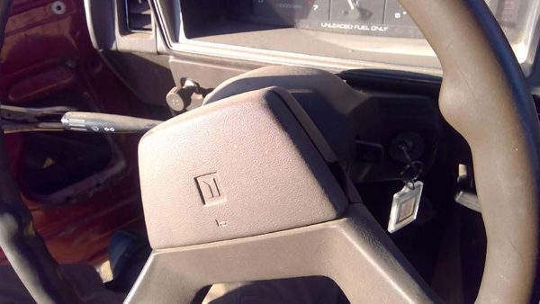 1986 Isuzu Pickup Steering Column — photo 1