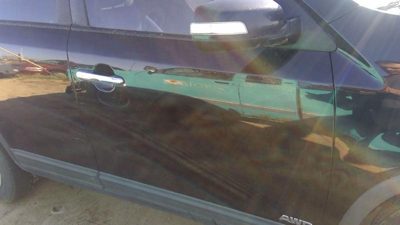 2011 Kia Sorento Front Door RH Gray H9