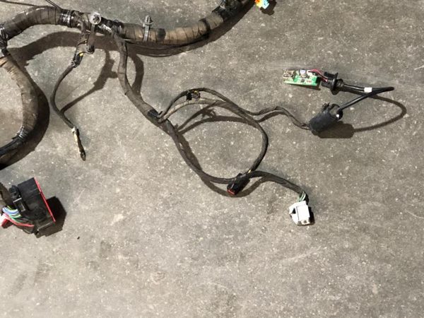 2013 Dodge Ram 1500 Complete Wiring Harness Behind Dash 4.7L At 4X2 Oem — photo 4