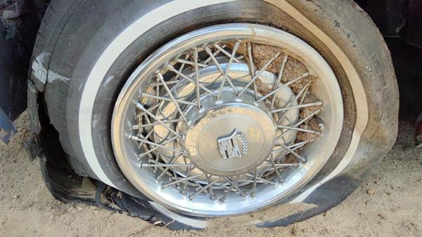 1980 1981 1982 1983 1984 Deville Sedan Hub Cap Wheel Cover Oem #4 01622897 — photo 1