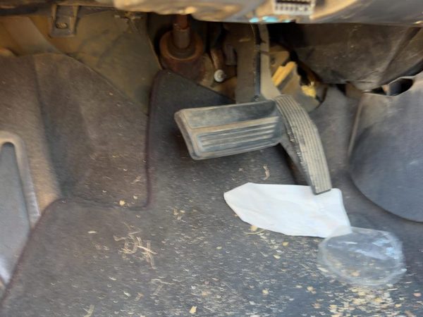 2005 Pontiac G6 Brake Pedal Assembly Oem Automatic — photo 2