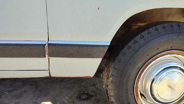 1981-1993 Dodge D350 Passenger Right Moulding From Fender Oem Trim Strip — photo 1