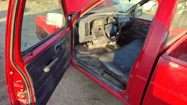 1997 Nissan Pickup — vehicle photo 5