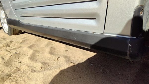 00-05 Mitsubishi Eclipse Passenger Right Lower Rocker Panel Moulding Side Skirt — photo 1