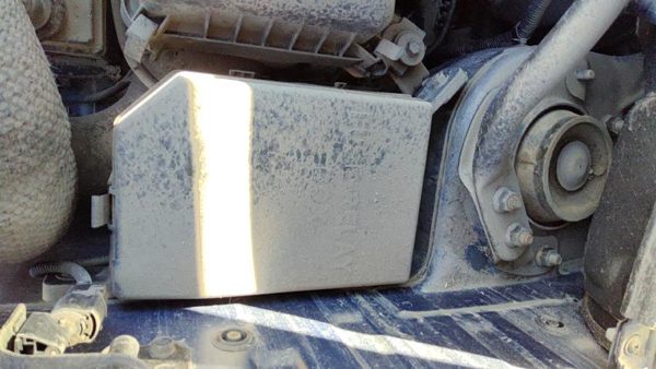 2006 Hyundai Tucson Engine Fuse Box 2.7L 912102E100 — photo 2
