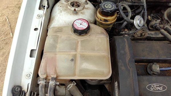 2000 Ford Focus Coolant Recovery Bottle Station Wagon — photo 2