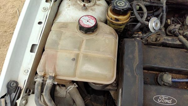 2000 Ford Focus Coolant Recovery Bottle Station Wagon — photo 3