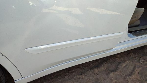 07-12 Altima Passenger Right Rear Moulding From Door Back Trim Strip White Qx3 — photo 1