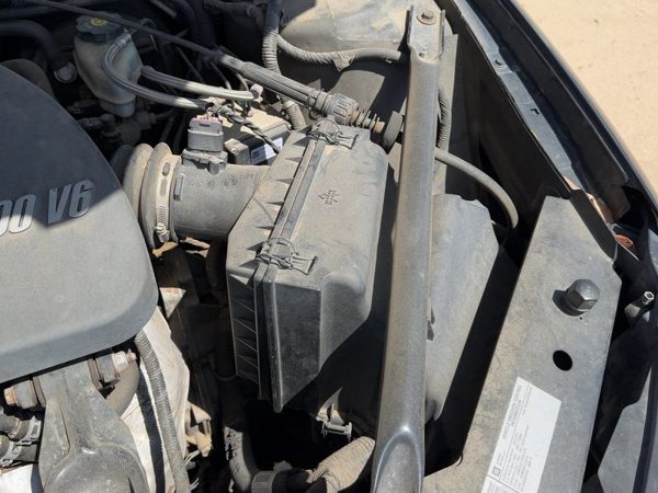 10-11 Impala Complete Air Intake Cleaner Filter Box Housing With Tube Oem 3.9L — photo 2
