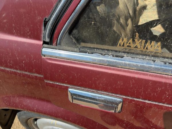 85-88 Nissan Maxima Passenger Right Rear Moulding From Door Oem Back 4Dr Sedan — photo 2