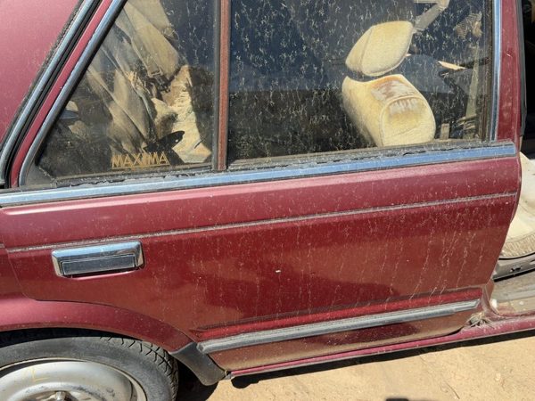 85-88 Nissan Maxima Passenger Right Rear Moulding From Door Oem Back 4Dr Sedan — photo 1
