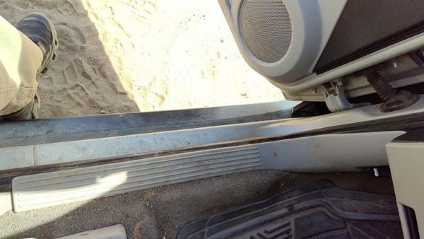 05-09 Chevy Equinox Driver Left Lower Kick Trim Panel Oem Gray 14B — photo 2