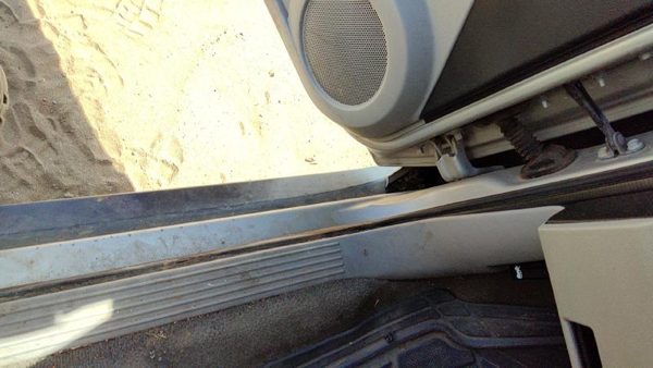 05-09 Chevy Equinox Driver Left Lower Kick Trim Panel Oem Gray 14B — photo 4