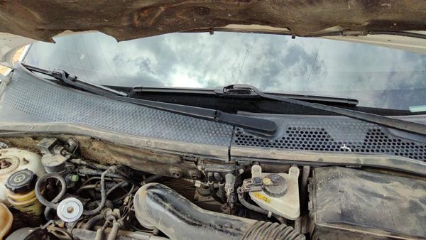 2000 Focus Station Wagon Windshield Wiper Cowl Vent Trim Panel Oem Cover — photo 4
