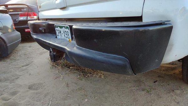 2000-2006 Chevy Suburban Rear Back Bumper Oem Step With Brackets 19121287 — photo 3
