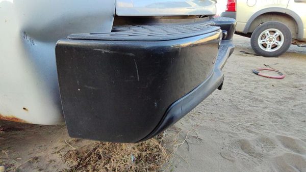 2000-2006 Chevy Suburban Rear Back Bumper Oem Step With Brackets 19121287 — photo 7