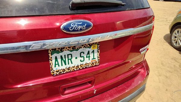 13-15 Ford Explorer Chrome Trim Strip From Back Hatch Oem — photo 4