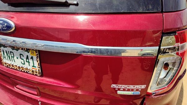 13-15 Ford Explorer Chrome Trim Strip From Back Hatch Oem — photo 7