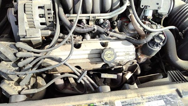 91-95 Buick Park Ave Front Valve Cover Oem 3.8L — photo 1