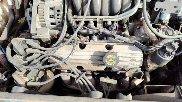 91-95 Buick Park Ave Front Valve Cover Oem 3.8L — photo 3