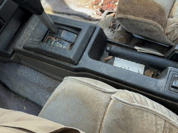 1985-1988 Nissan Maxima Center Console Assembly Gray Automatic 3.0L OEM — photo 6