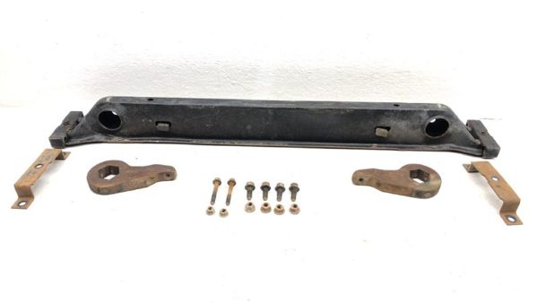 1990 Chevy Silverado 1500 Torssion Bar Mount Crossmember Bracket Keys Hardware — photo 1
