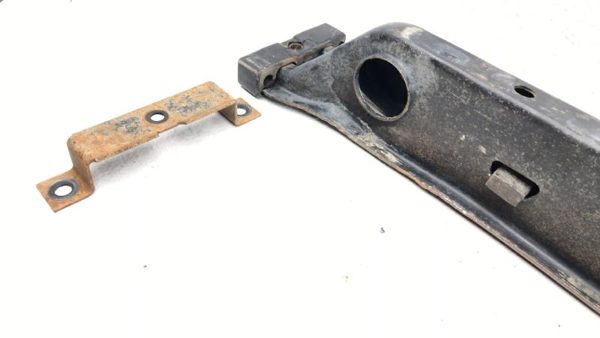 1990 Chevy Silverado 1500 Torssion Bar Mount Crossmember Bracket Keys Hardware — photo 5