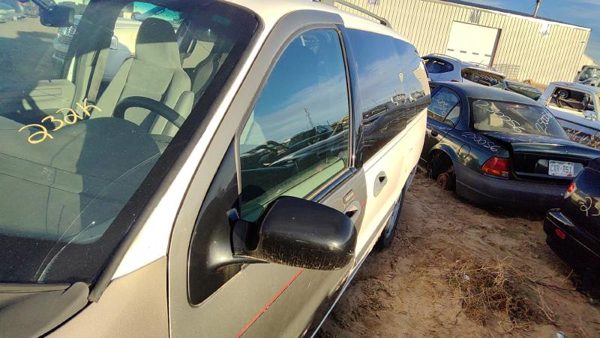 2007 Ford Freestar Front Door LH Wt White 6F2Z1720125BA — photo 2