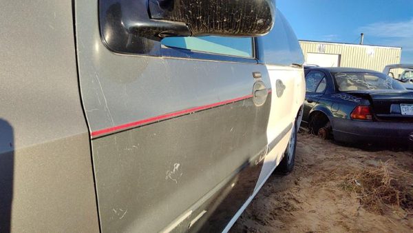 2007 Ford Freestar Front Door LH Wt White 6F2Z1720125BA — photo 3
