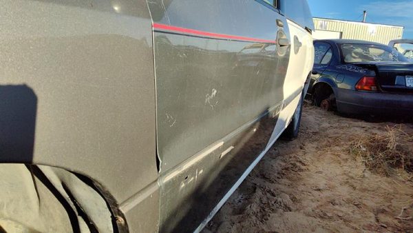 2007 Ford Freestar Front Door LH Wt White 6F2Z1720125BA — photo 5