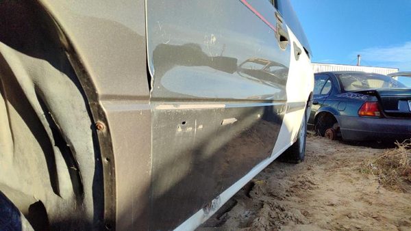 2007 Ford Freestar Front Door LH Wt White 6F2Z1720125BA — photo 7