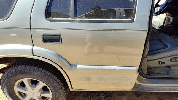 2000 Olds Bravada Rear Door RH Pewter 11U — photo 2