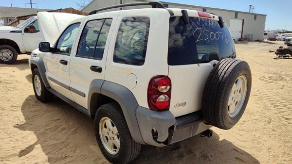 2005 Jeep Liberty — vehicle photo 7