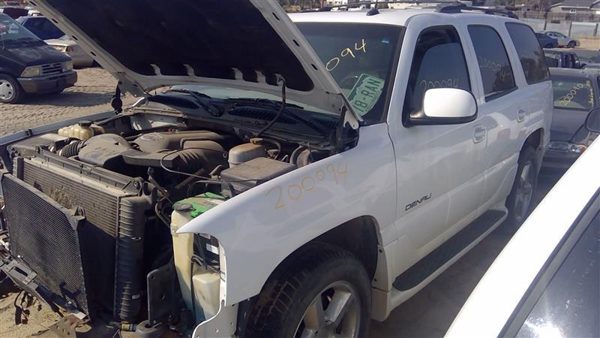 2005 GMC Yukon — vehicle photo 2