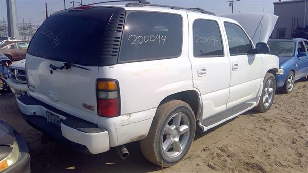 2005 GMC Yukon — vehicle photo 7