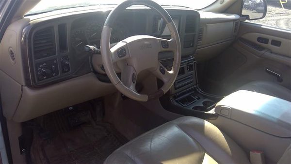 2005 GMC Yukon — vehicle photo 5
