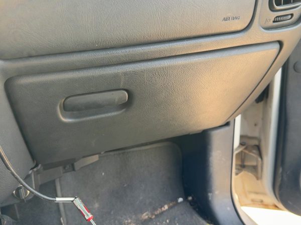 02 Chevy S10 Blazer Glove Box Assembly Complete Door With Latch Oem Graphite 12H — photo 3