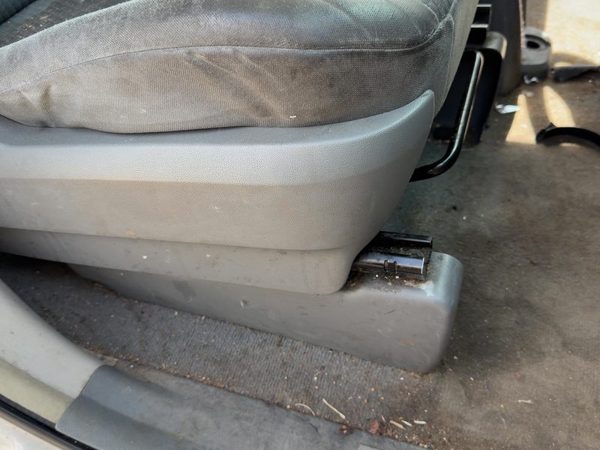 2008-2010 Chrysler Town & Country Passenger Right Side Seat Trim Panel Oem Gray — photo 2