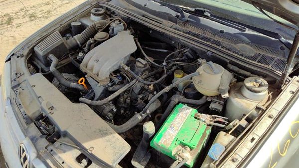 2000 Volkswagen Golf — vehicle photo 2