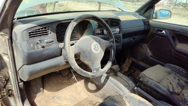 2000 Volkswagen Golf — vehicle photo 3