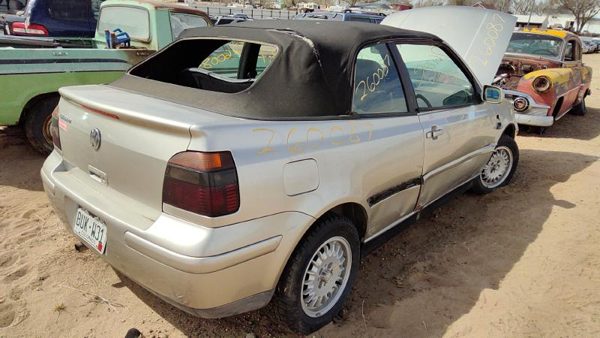 2000 Volkswagen Golf — vehicle photo 6