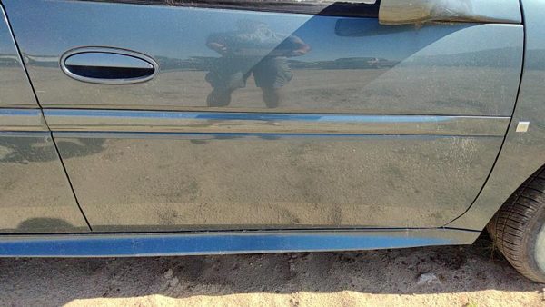 04-08 Grand Prix Passenger Right Front Moulding From Door Trim Stealth Gray 46U — photo 1