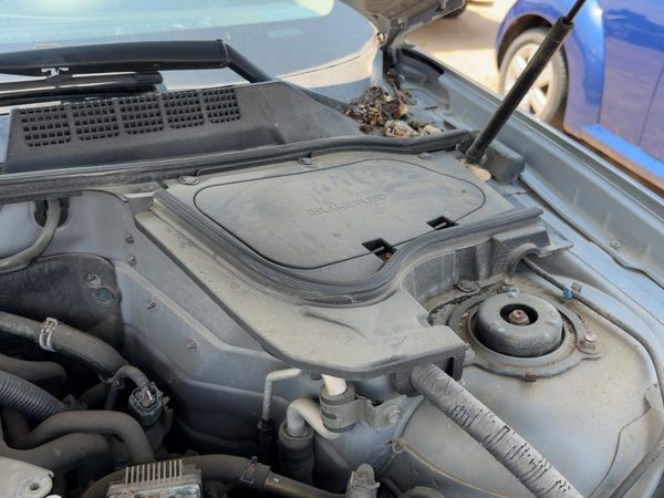 2003-2008 Infinity FX45 Driver Left Brake Fluid Cover with Housing OEM — photo 2