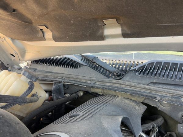 03-06 Chevy Suburban 1500 Passenger Right Windshield Wiper Arm Oem Blade Lever — photo 2