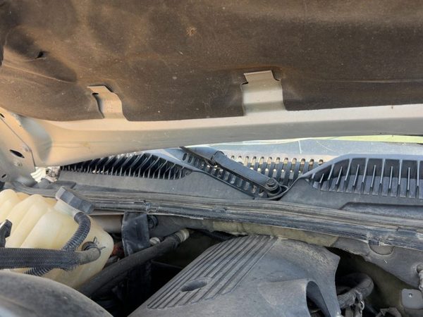 03-06 Chevy Suburban 1500 Passenger Right Windshield Wiper Arm Oem Blade Lever — photo 1