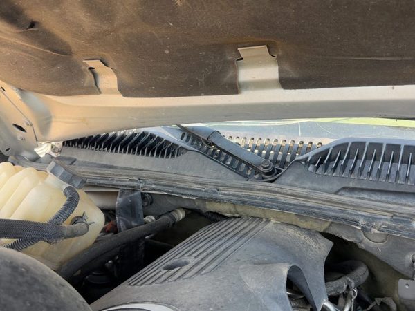 03-06 Chevy Suburban 1500 Passenger Right Windshield Wiper Arm Oem Blade Lever — photo 4
