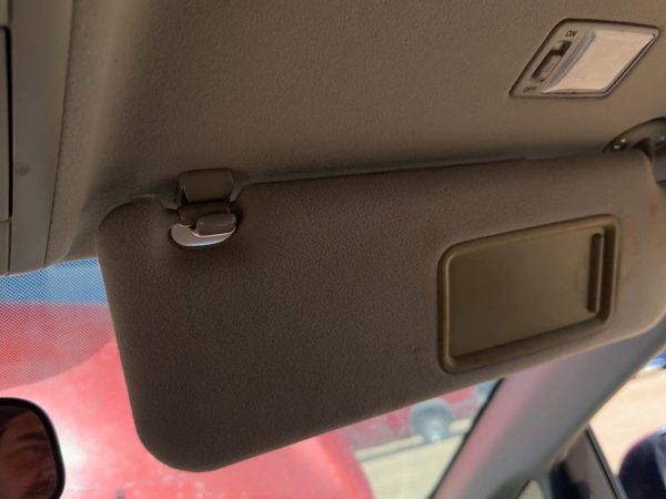 2006-2009 Passenger Right Sun Visor Oem Illuminated 7431047190B0 — photo 2