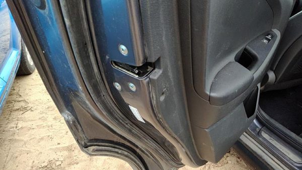 2016-2021 Hyundai Tucson Driver Left Rear Door Latch With Rods/Cables Oem Back — photo 1