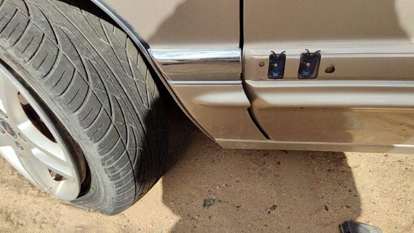 91-96 Buick Park Ave Ultra Driver Left Moulding From Fender Oem Trim Strip Gold — photo 3